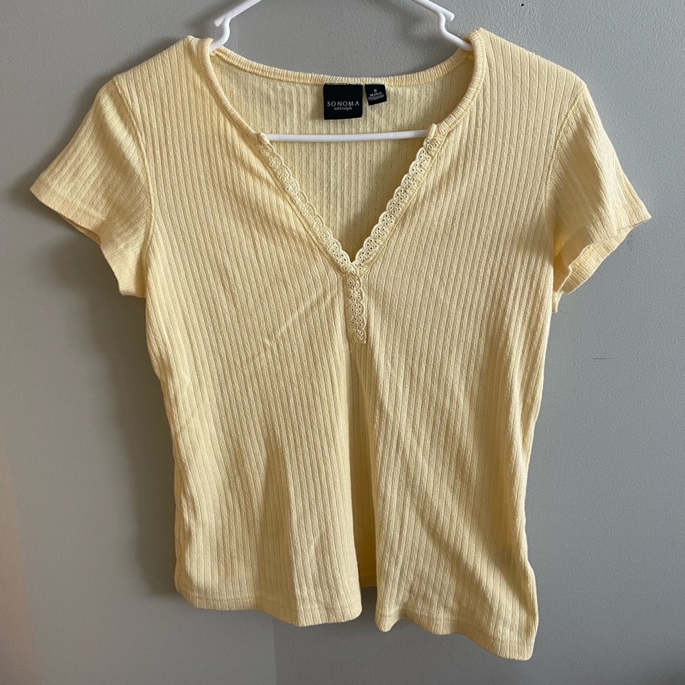 Cute basic yellow top. Perfect for summer and spring time.